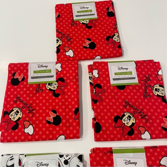 Disney Mickey Minnie Mouse Bundle of 5 100% Cotton Quilting Fat Quarters Fabric - Picture 3 of 4
